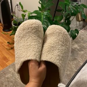 Fuzzy clogs